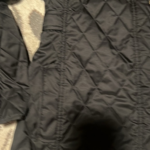 LL bean quilted jacket. Size small. Excellent condition other than lining. - Picture 2 of 5